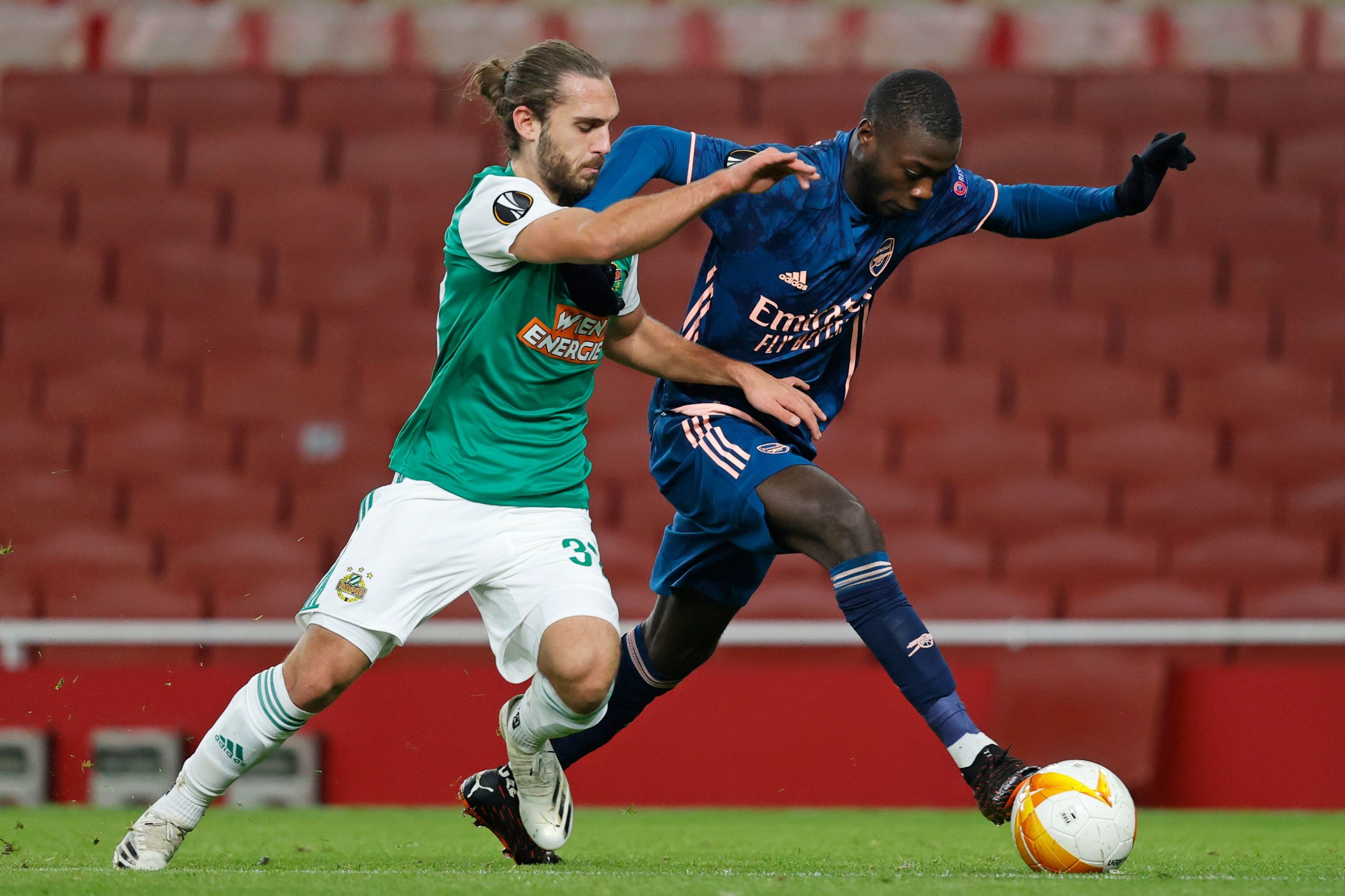 arsenal truot dai anh 3