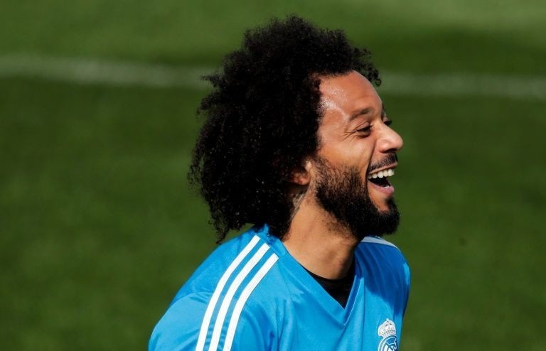 Marcelo sut phat danh lua dong doi tren san tap hinh anh