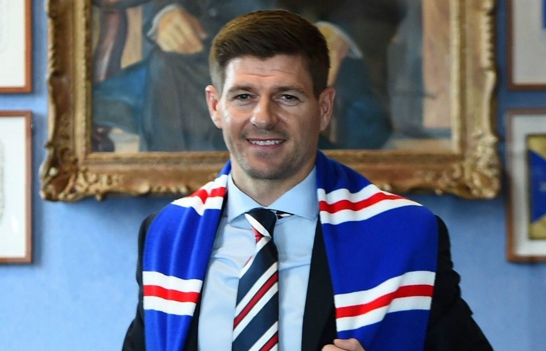 Gerrard giup Rangers keo dai mach bat bai o giai Scotland hinh anh