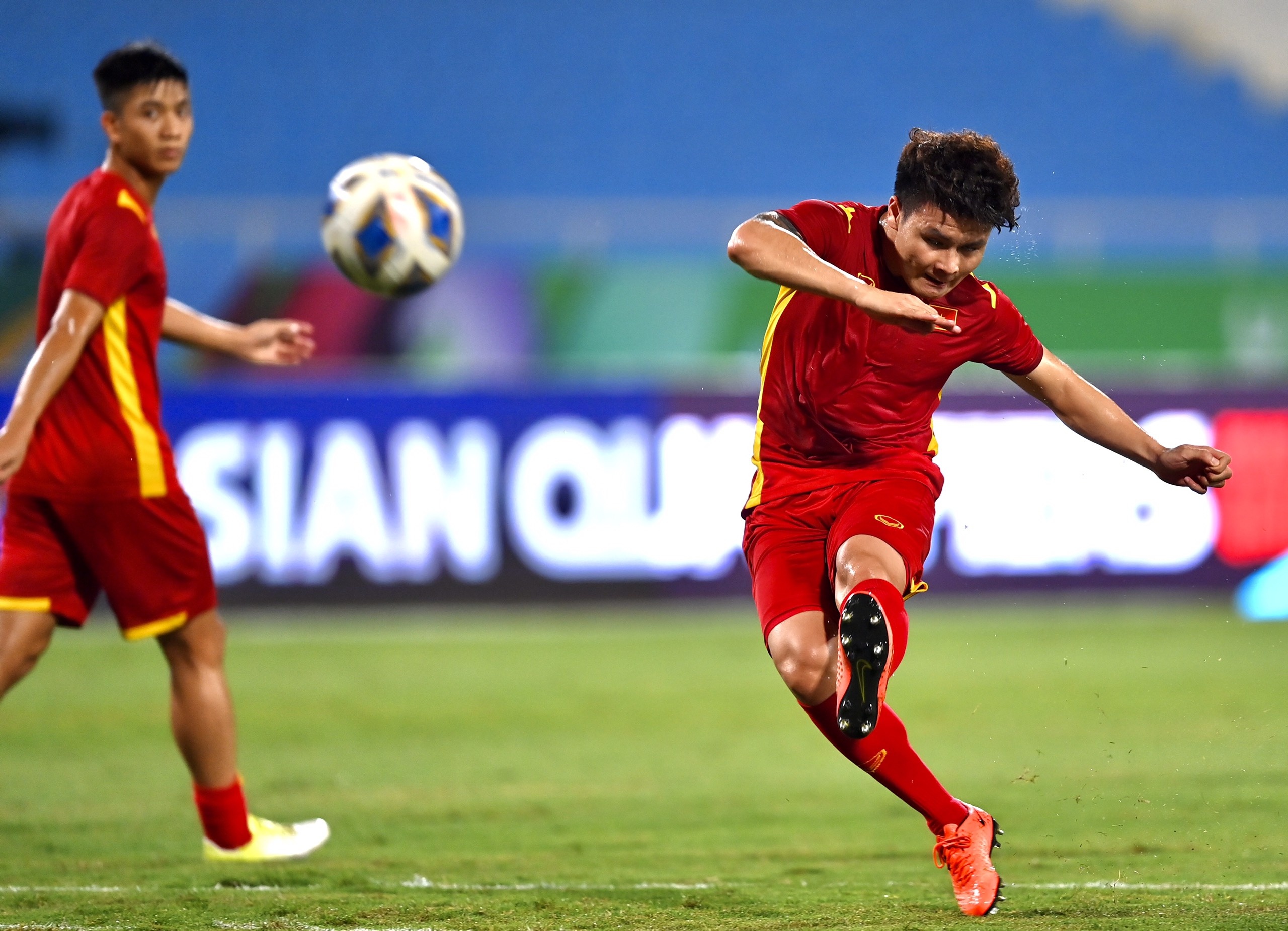 afc ky vong tien linh toa sang anh 2