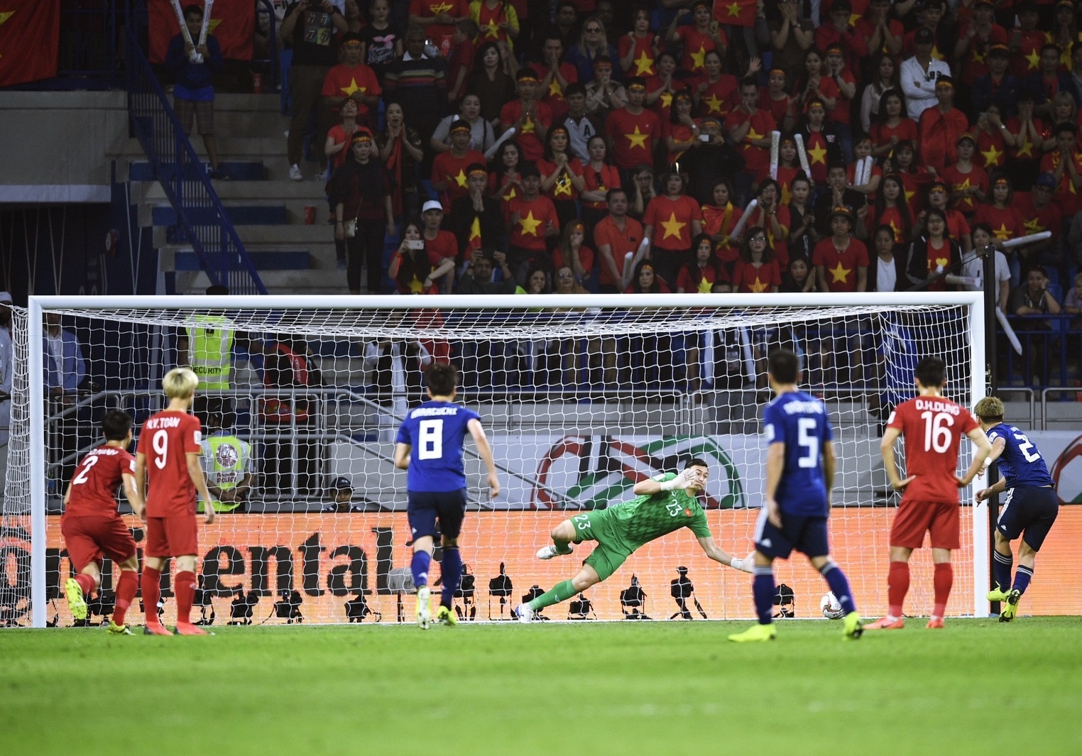 van lam chia tay muangthong united anh 1