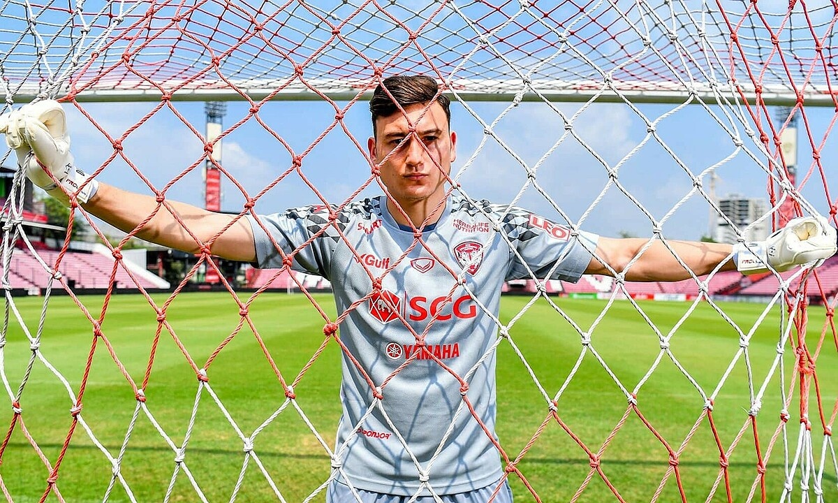 van lam chia tay muangthong united anh 2