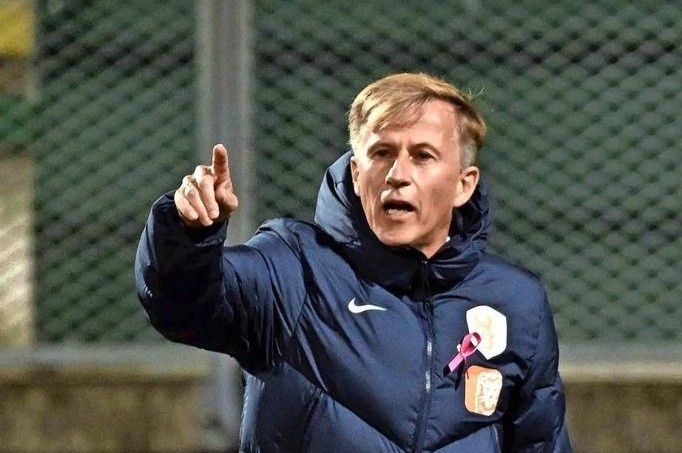 HLV tuyen nu Ha Lan: Khong the danh gia thap tuyen Viet Nam hinh anh