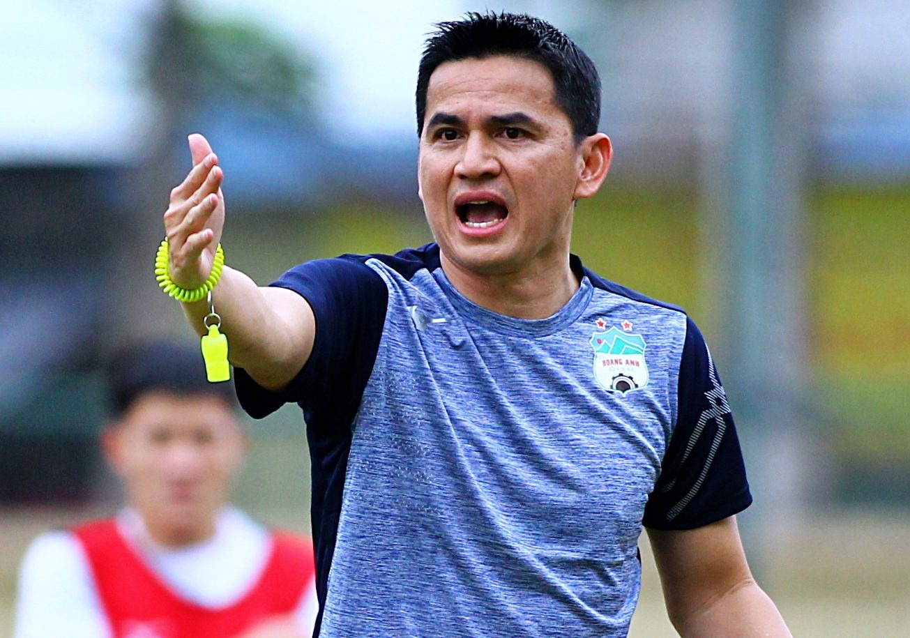 Kiatisuk bat bai truoc SLNA tren tu cach HLV hinh anh