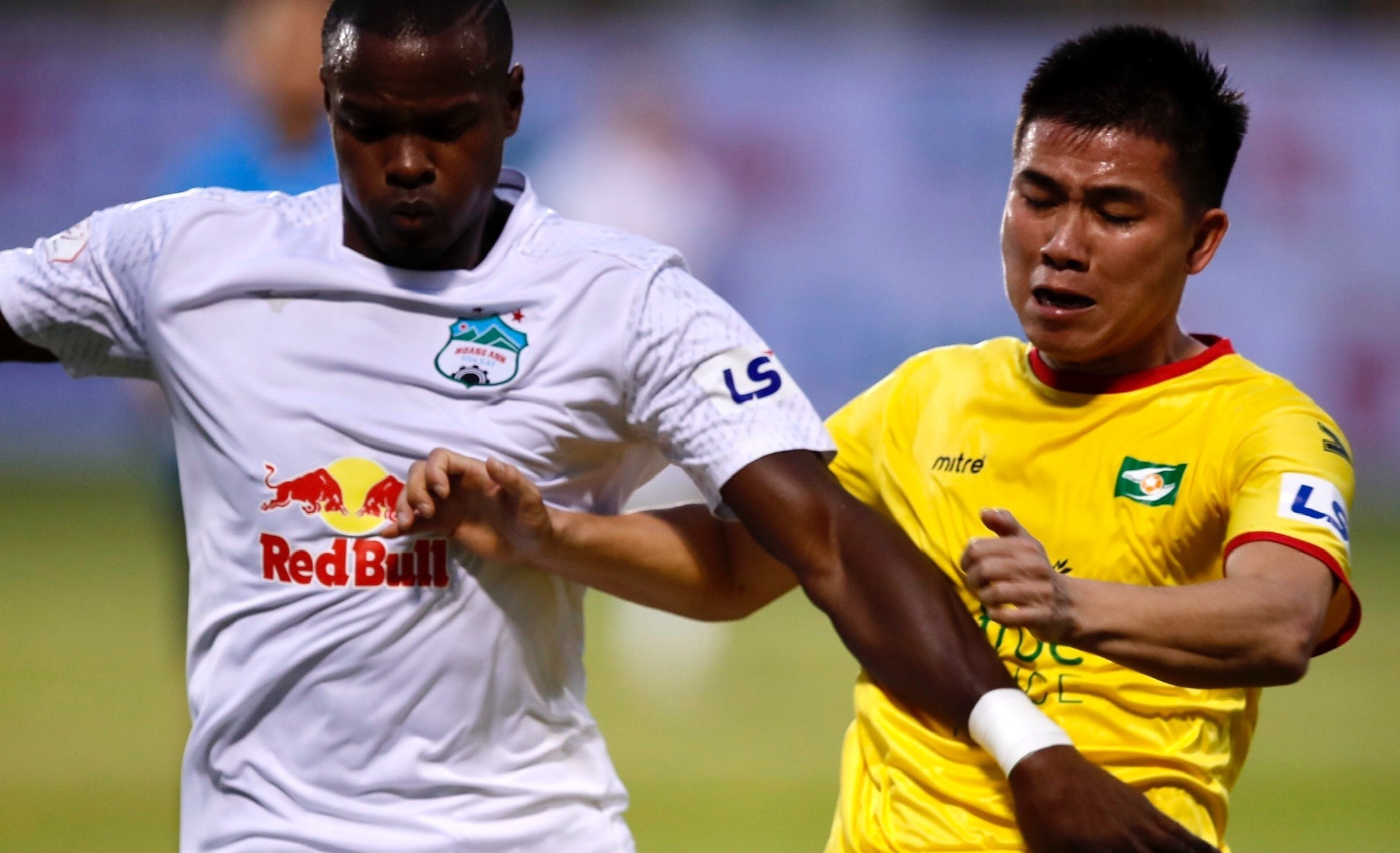 Bi Minh Vuong mang, ngoai binh HAGL choi hieu qua hon hinh anh