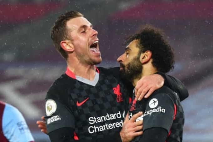 Liverpool ap sat MU sau tran thang West Ham hinh anh