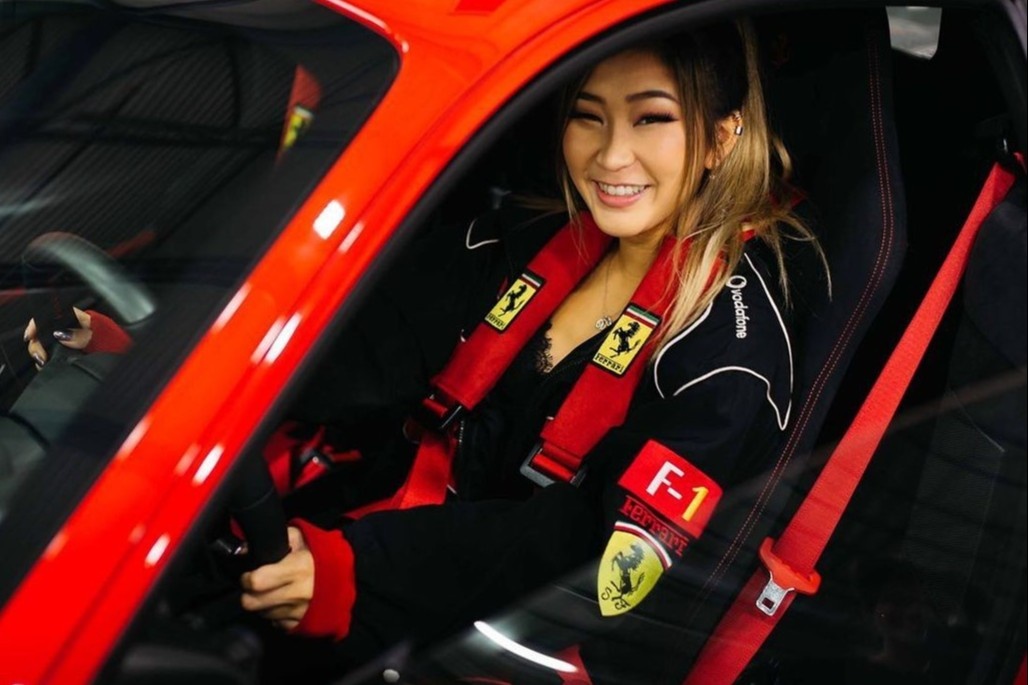 Nu tay dua 23 tuoi co ca su nghiep va hoc van hinh anh