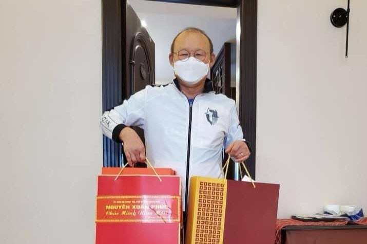 HLV Park Hang-seo duoc Thu tuong tang qua Tet hinh anh