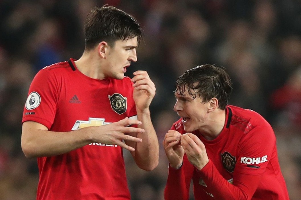 Huyen thoai MU chi ra van de cua Maguire va Lindelof hinh anh