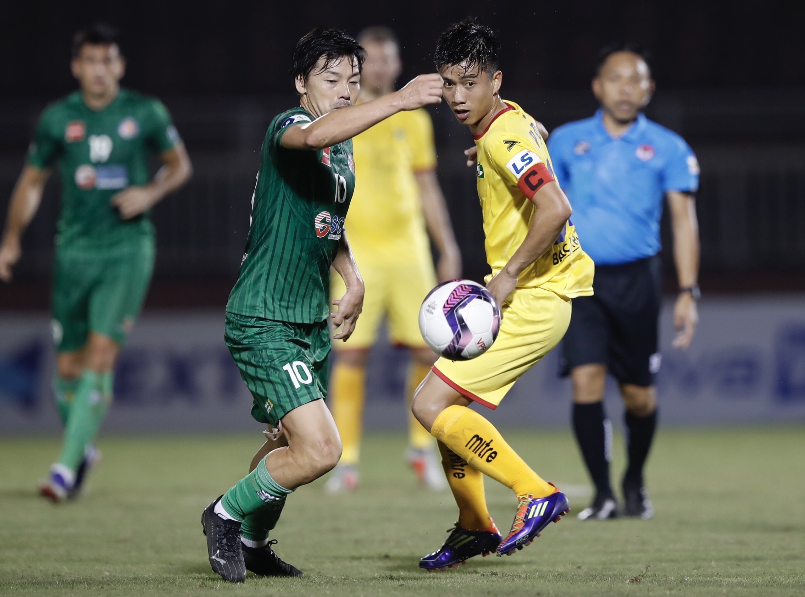 ngoai binh 40 tuoi anh 1