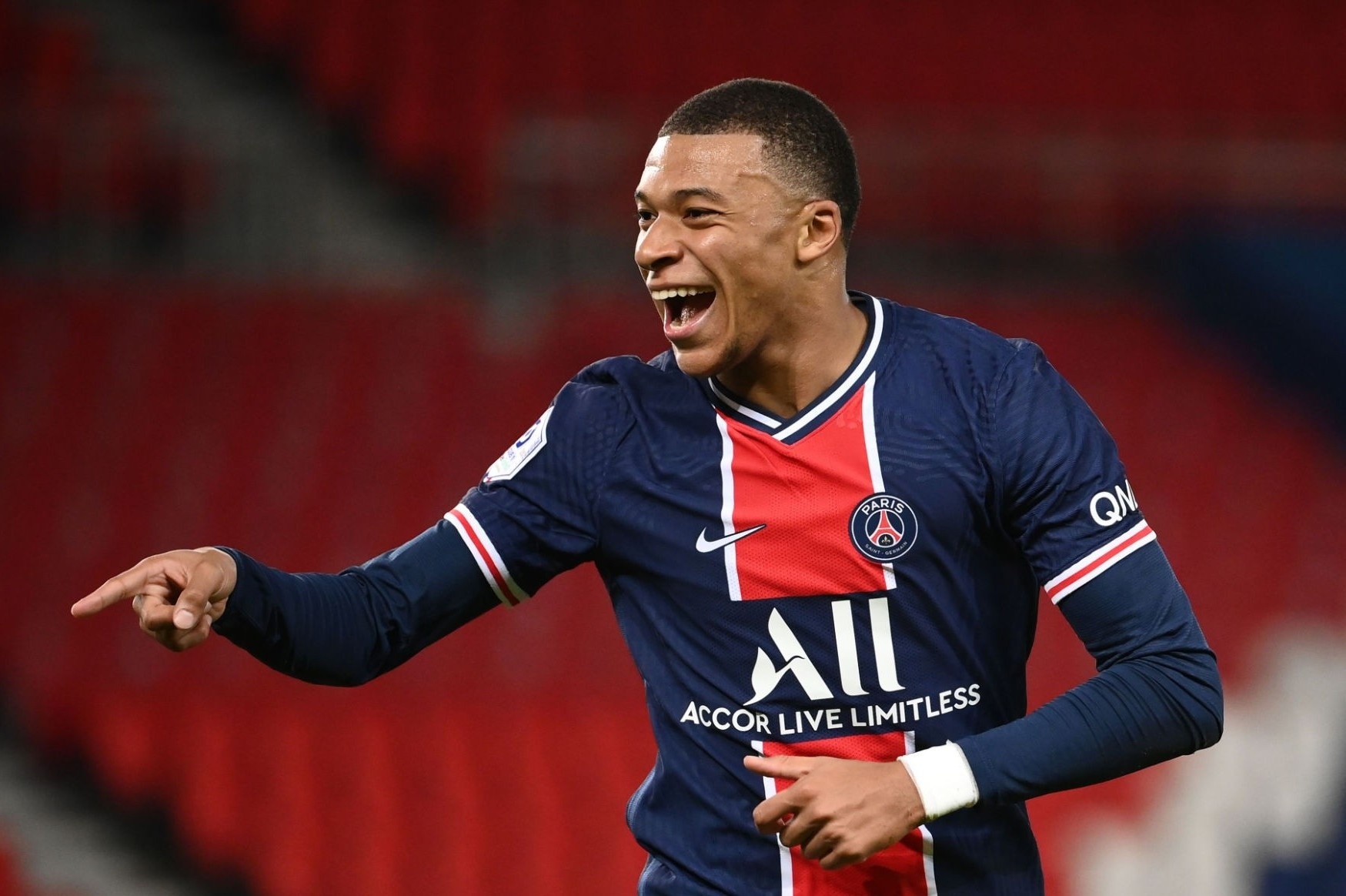 PSG ra gia 200 trieu euro cho Kylian Mbappe hinh anh