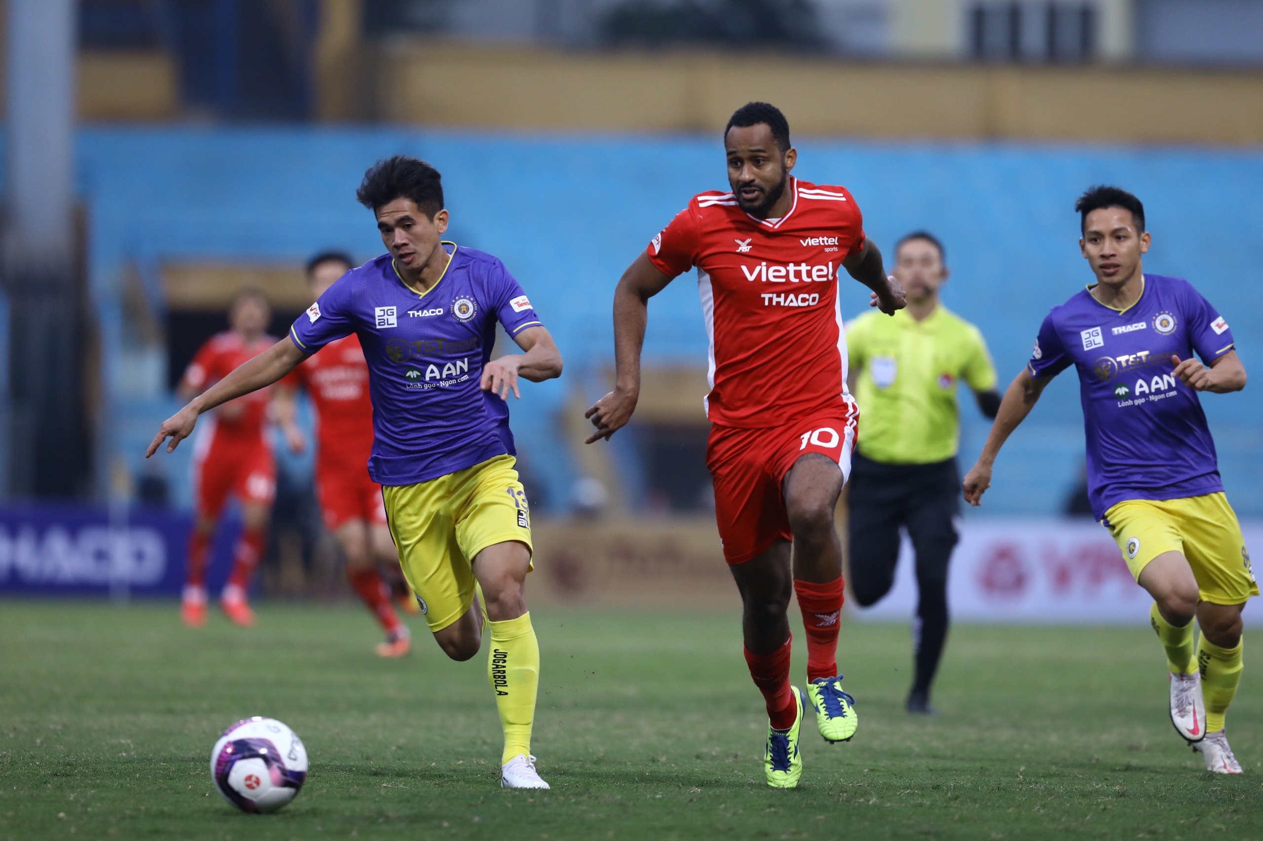 ngoai binh brazil o v.league anh 3