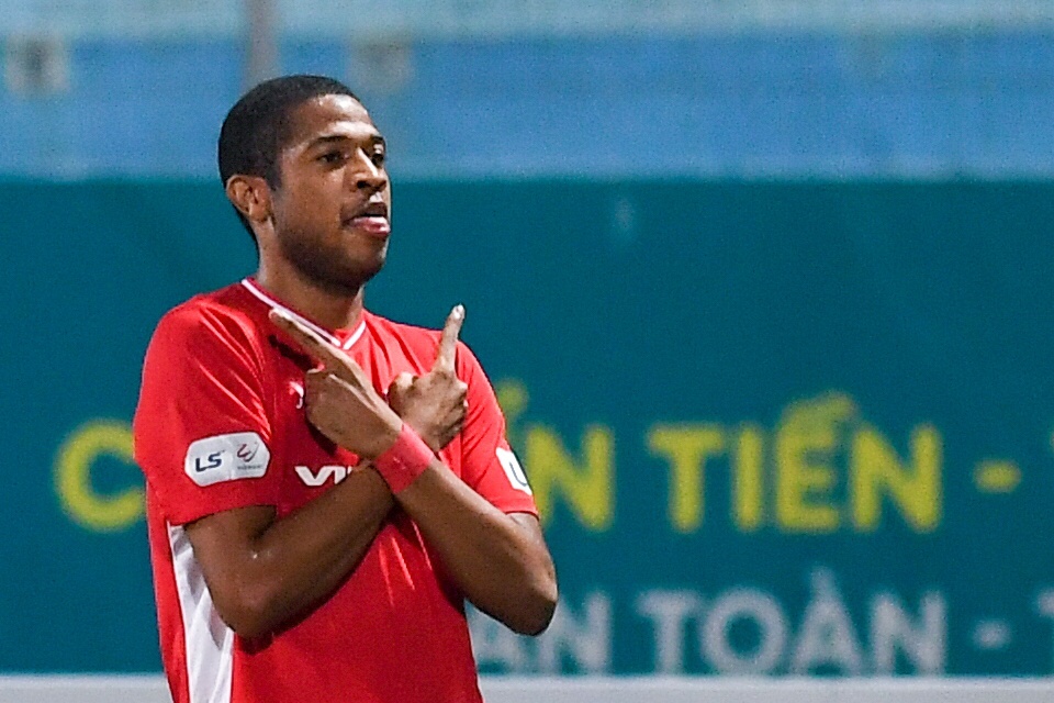 ngoai binh brazil o v.league anh 4