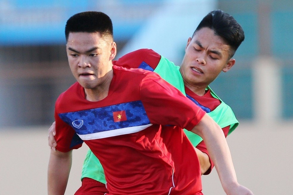 Tony Le: 'Toi suyt ngat khi tap cung U20 Viet Nam' hinh anh