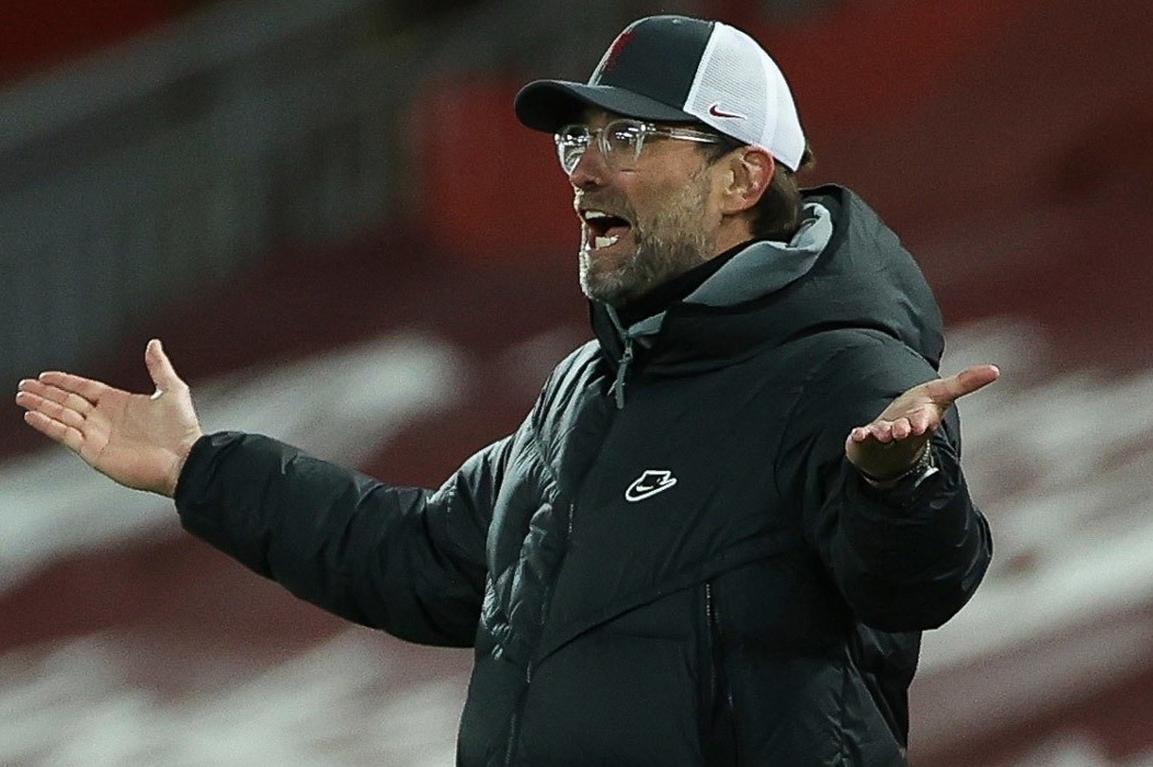 Them mot trung ve Liverpool dinh chan thuong hinh anh