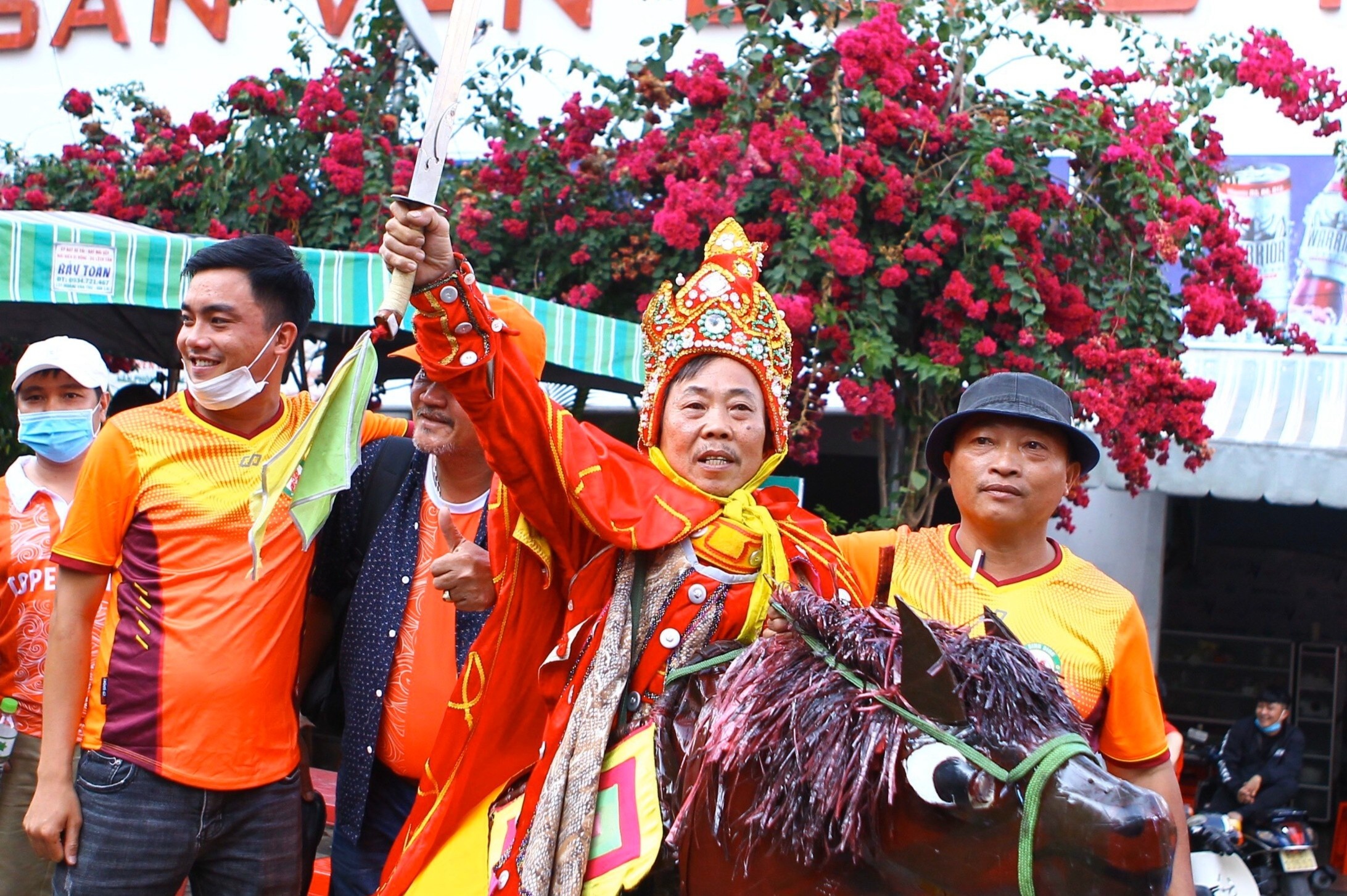CDV Binh Dinh hoa than thanh vua Quang Trung tai san Pleiku hinh anh