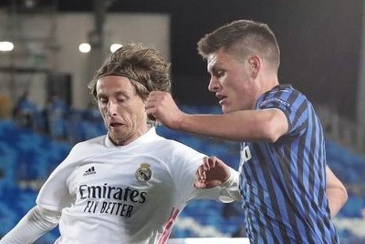 Zidane: 'Modric chang giong mot cau thu da 35 tuoi' hinh anh