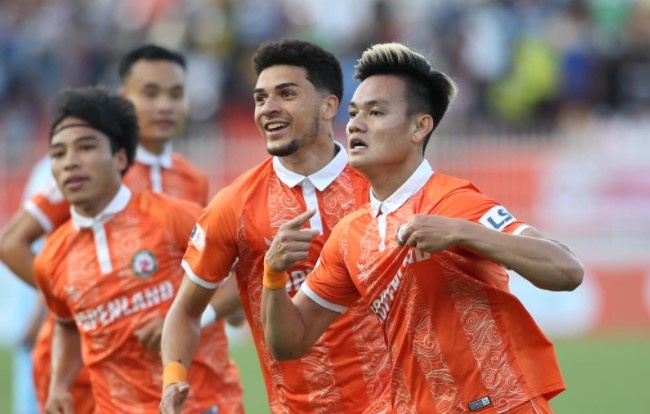 CLB Binh Dinh nhan thuong gap doi sau chien thang hinh anh