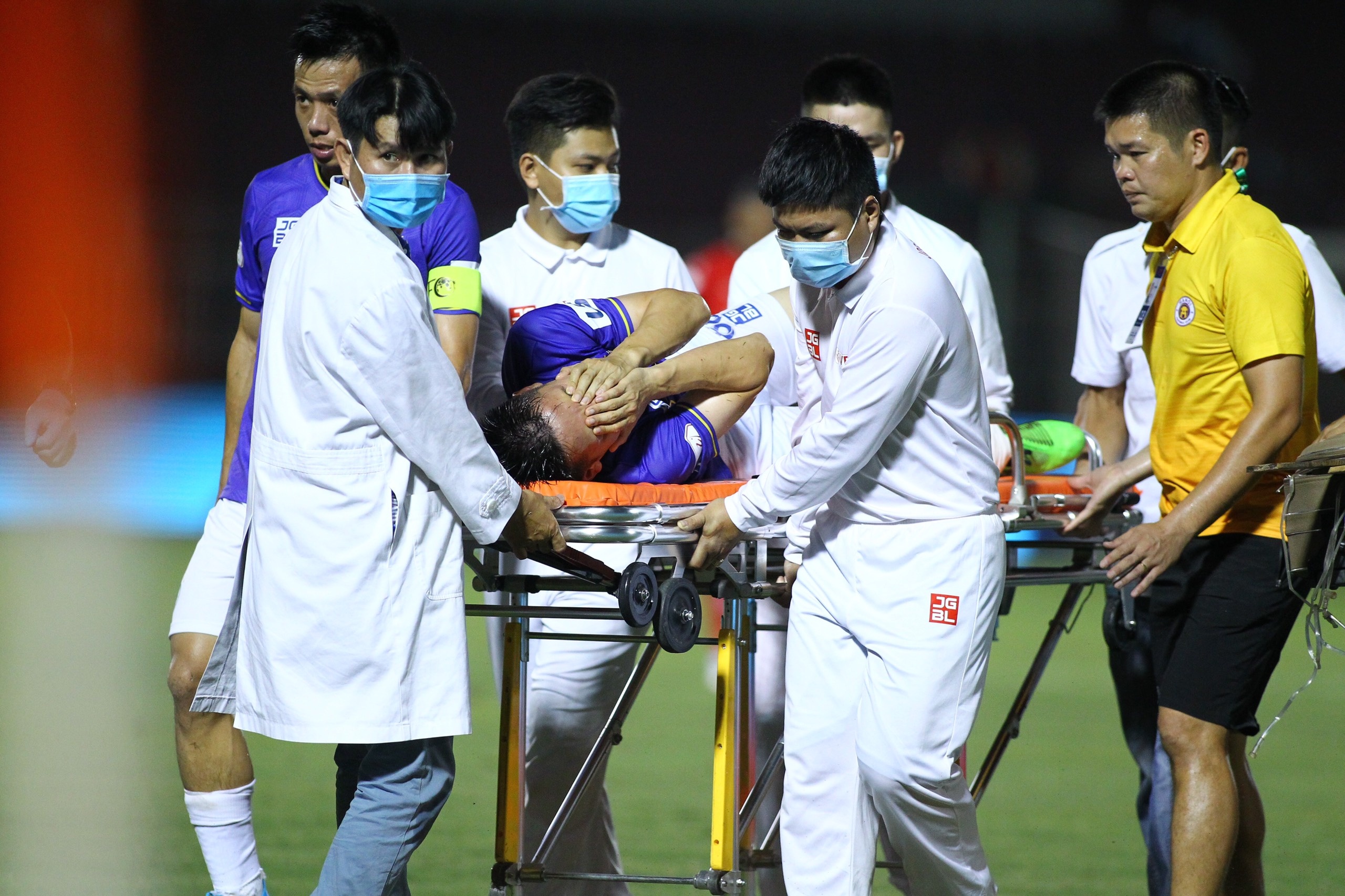 Cach xu ly khi bi chan thuong the thao anh 1