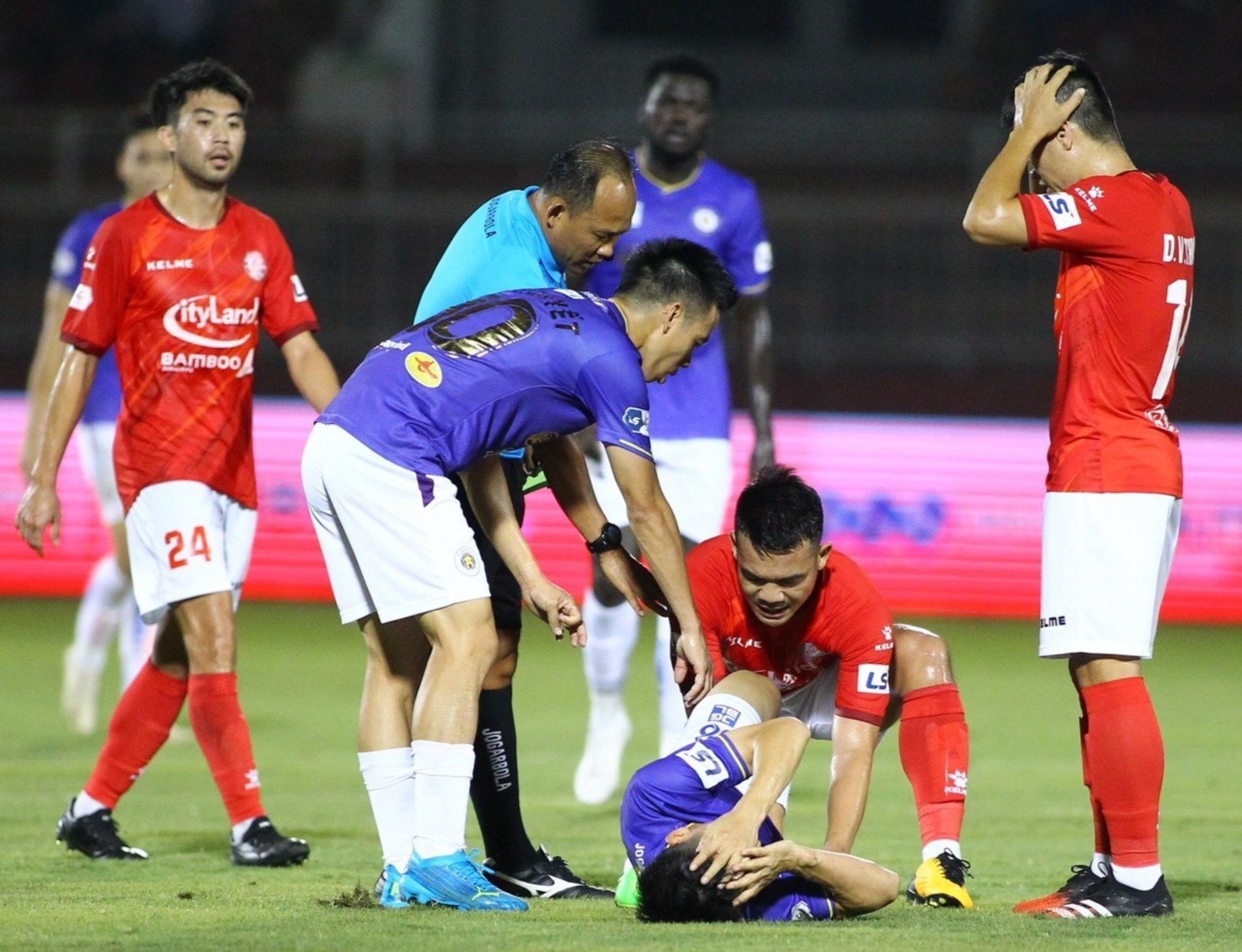 chan thuong cua hung dung anh 1