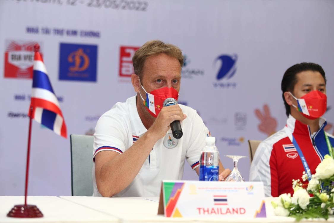 HLV Polking: 'Thai Lan chua the nghi den U23 Viet Nam' hinh anh