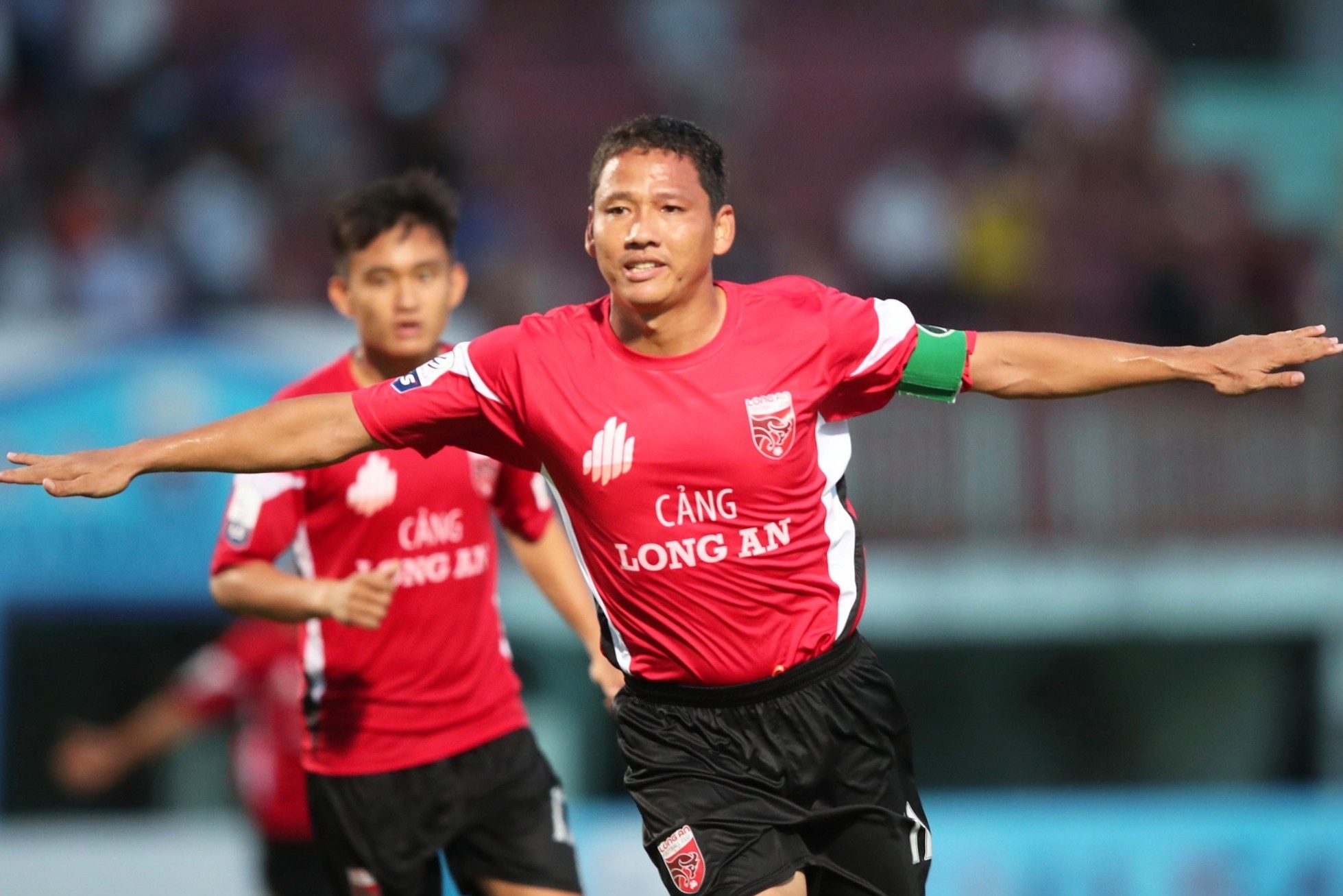 Anh Duc ghi ban trong 3 tran lien tiep hinh anh