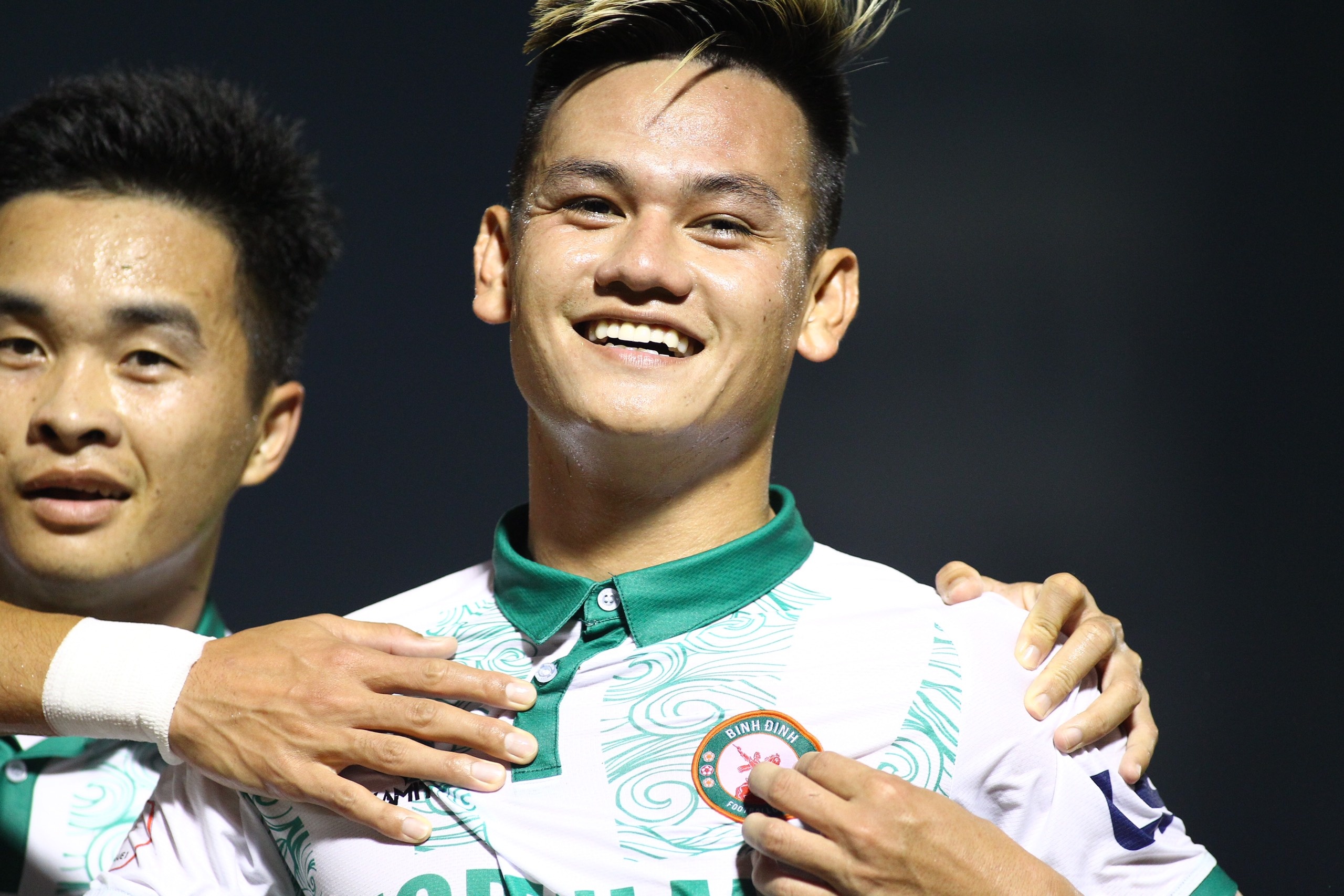 Thu mon kien tao ban thang cho doi Binh Dinh o phut bu gio hinh anh