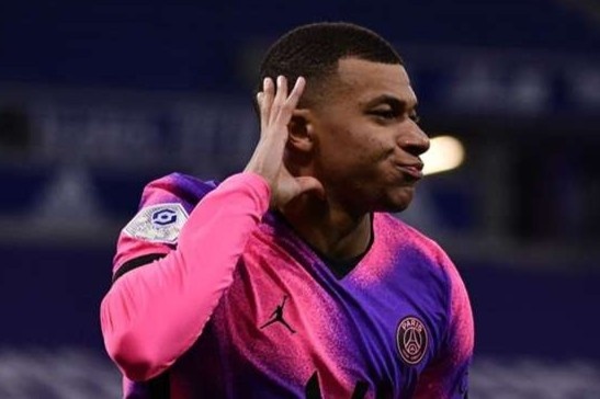 PSG thuyet phuc Mbappe ky hop dong dai han hinh anh