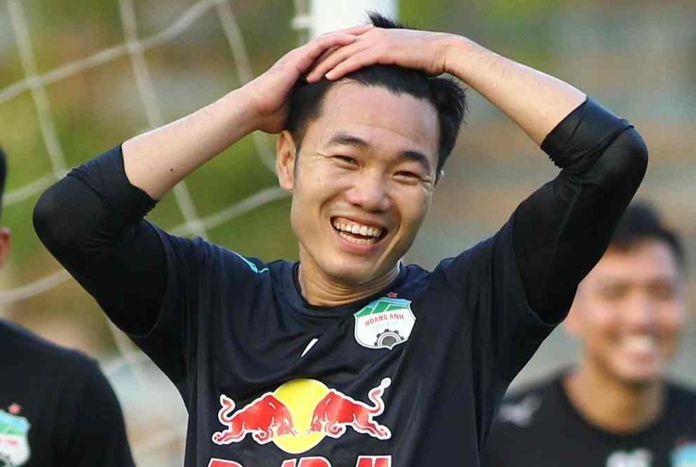 Xuan Truong bi dan em treu sau buoi tap cua HAGL hinh anh