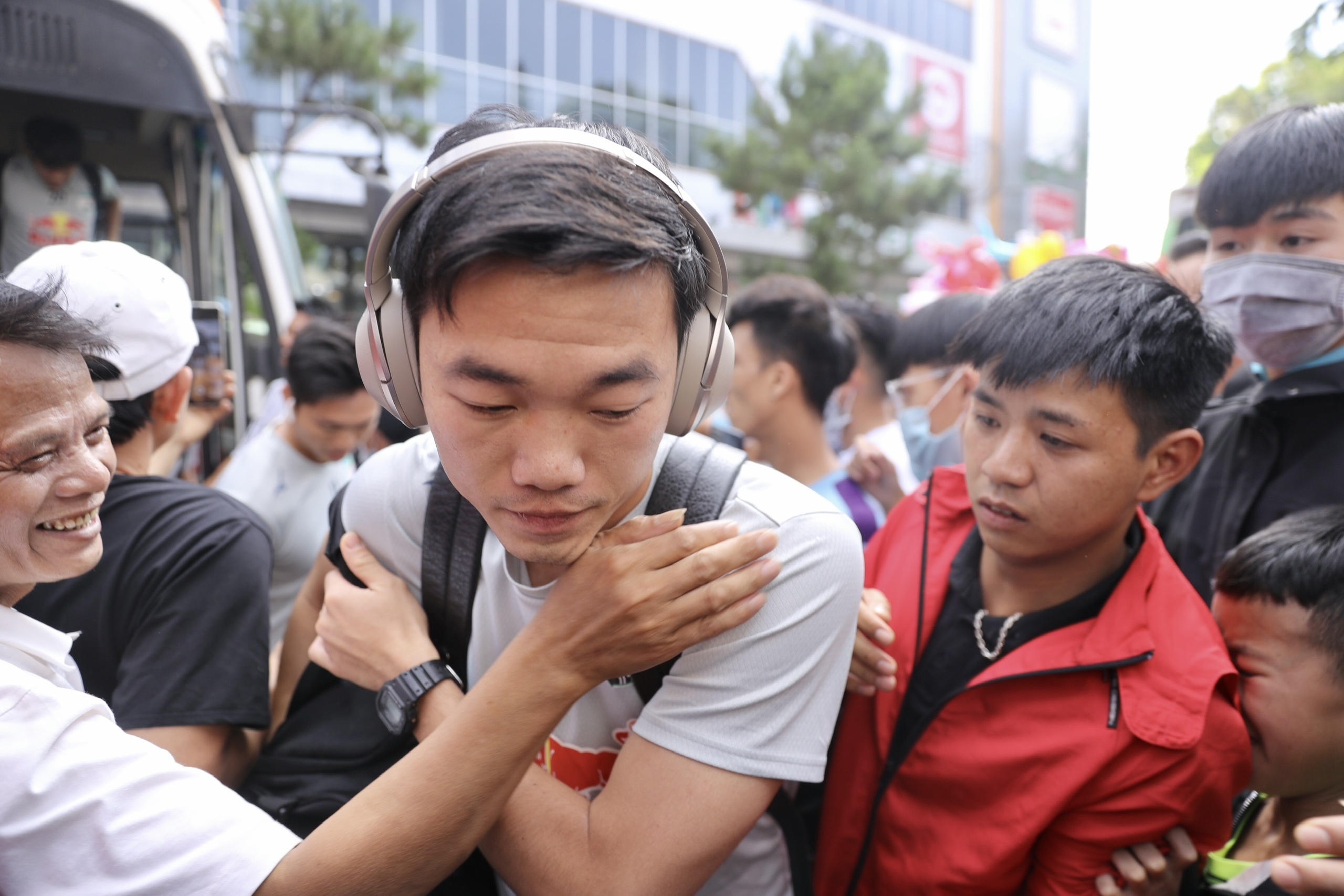 Kiatisuk va dan sao HAGL duoc khan gia vay quanh hinh anh