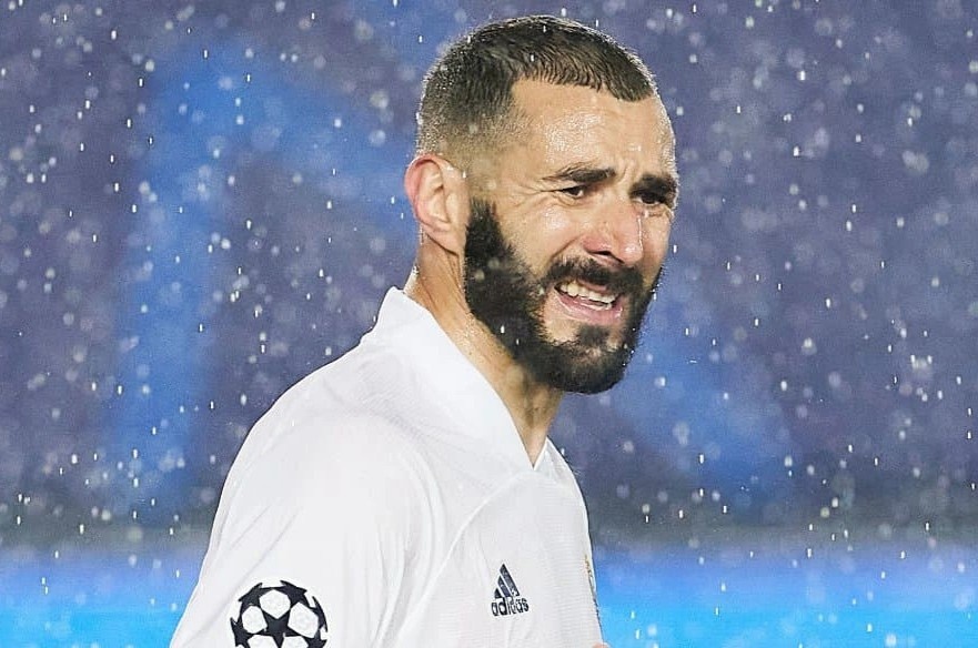 'Casemiro pham loi voi Azpilicueta' hinh anh