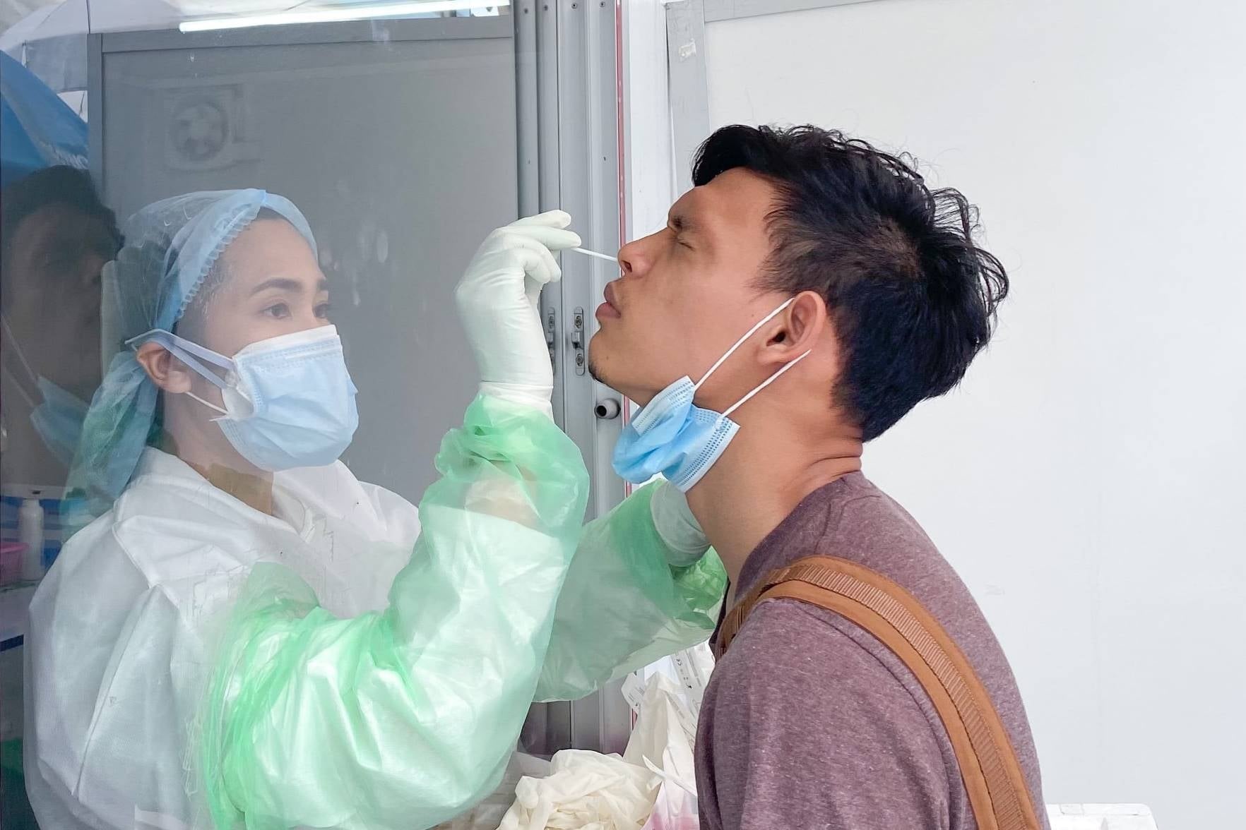 Tuyen Thai Lan gap rac roi vi 2 cau thu mac Covid-19 hinh anh