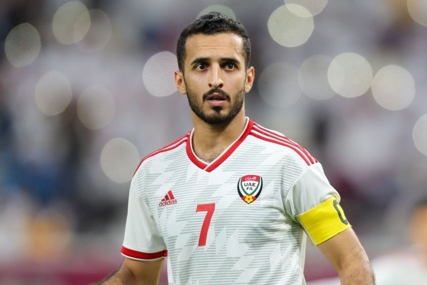 Messi bi ngoi sao UAE vuot mat hinh anh