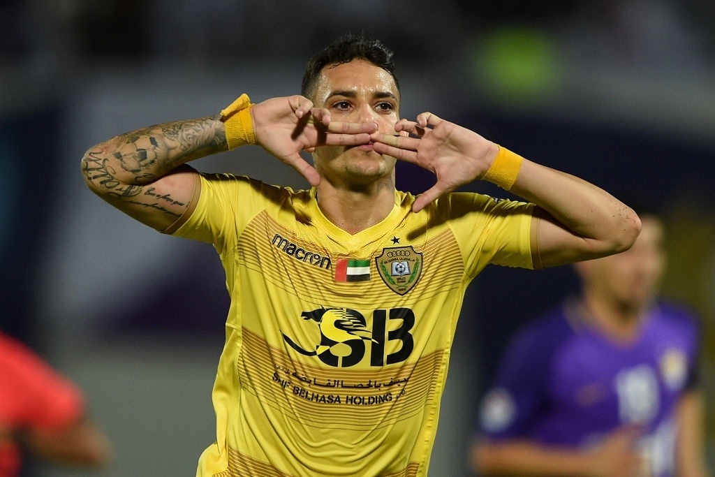 Tuyen UAE con ai khi vang 2 cau thu tung hay nhat chau A? hinh anh