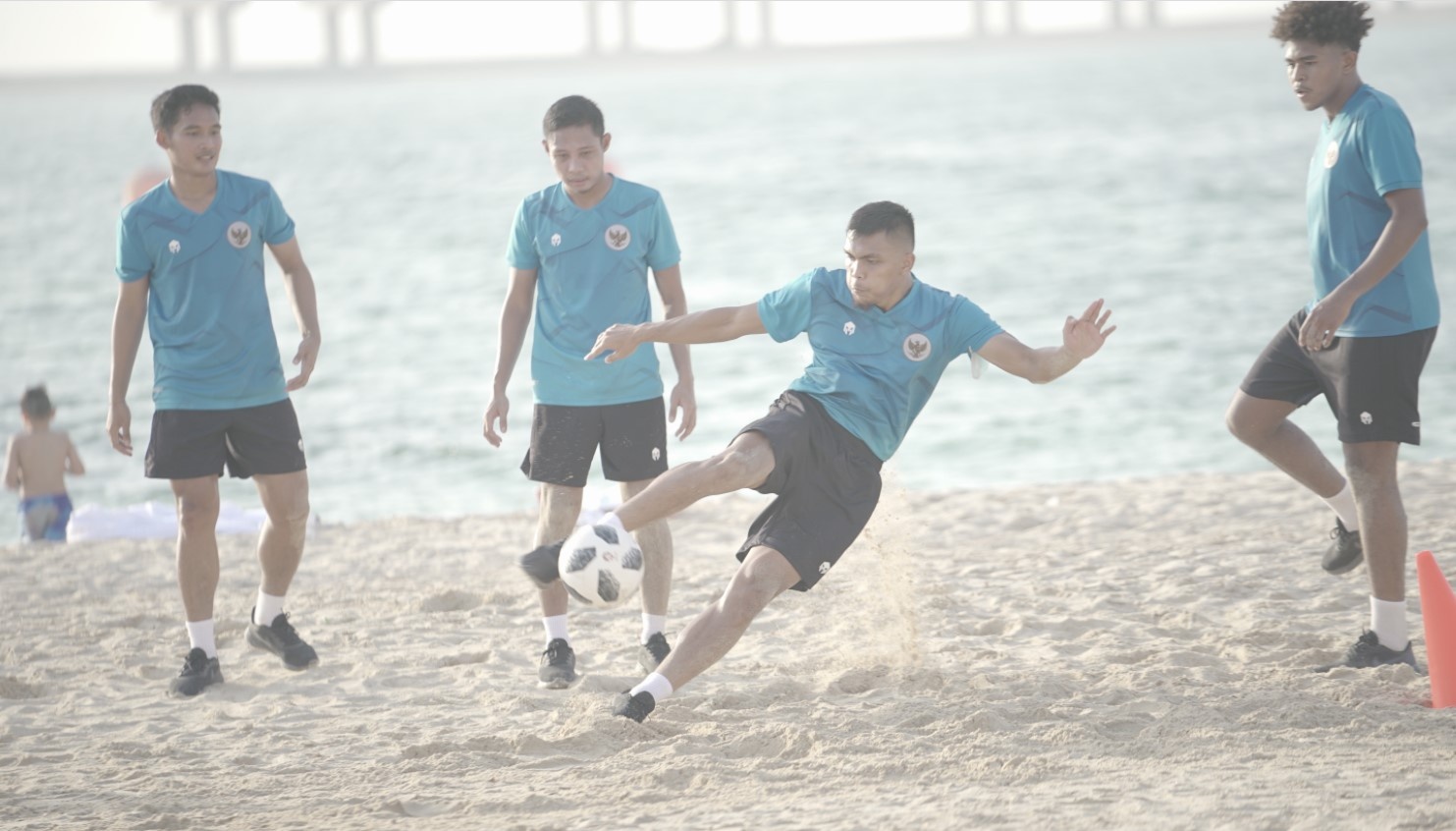 Doi tuyen Indonesia ren the luc o bai bien hinh anh