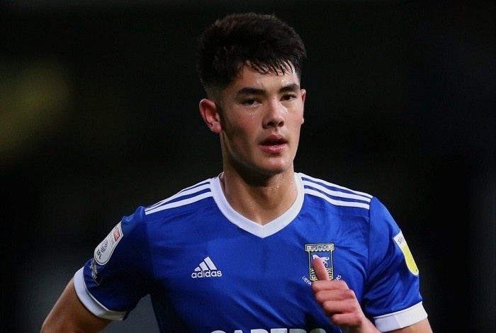 Trung ve cao 1,94 m khien HLV tuyen Indonesia noi gian hinh anh