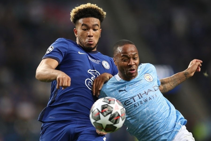 Sterling vo hai truoc hau ve tuyen Anh hinh anh