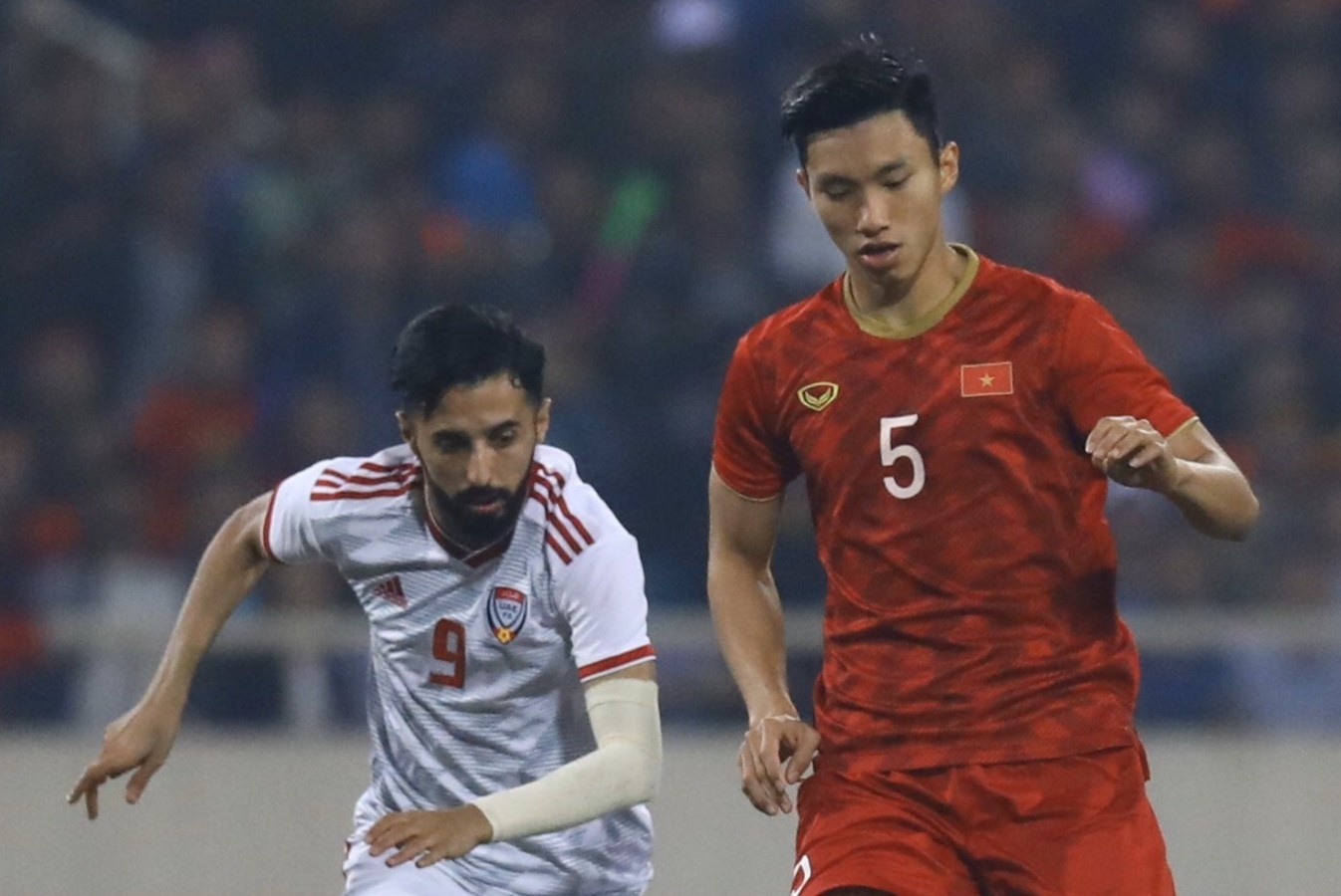 Cuoc chien kich tinh o nhom nhi bang vong loai World Cup 2022 hinh anh