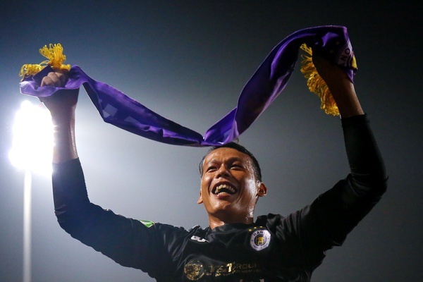 Tan Truong duoc CLB Ha Noi giu chan hinh anh