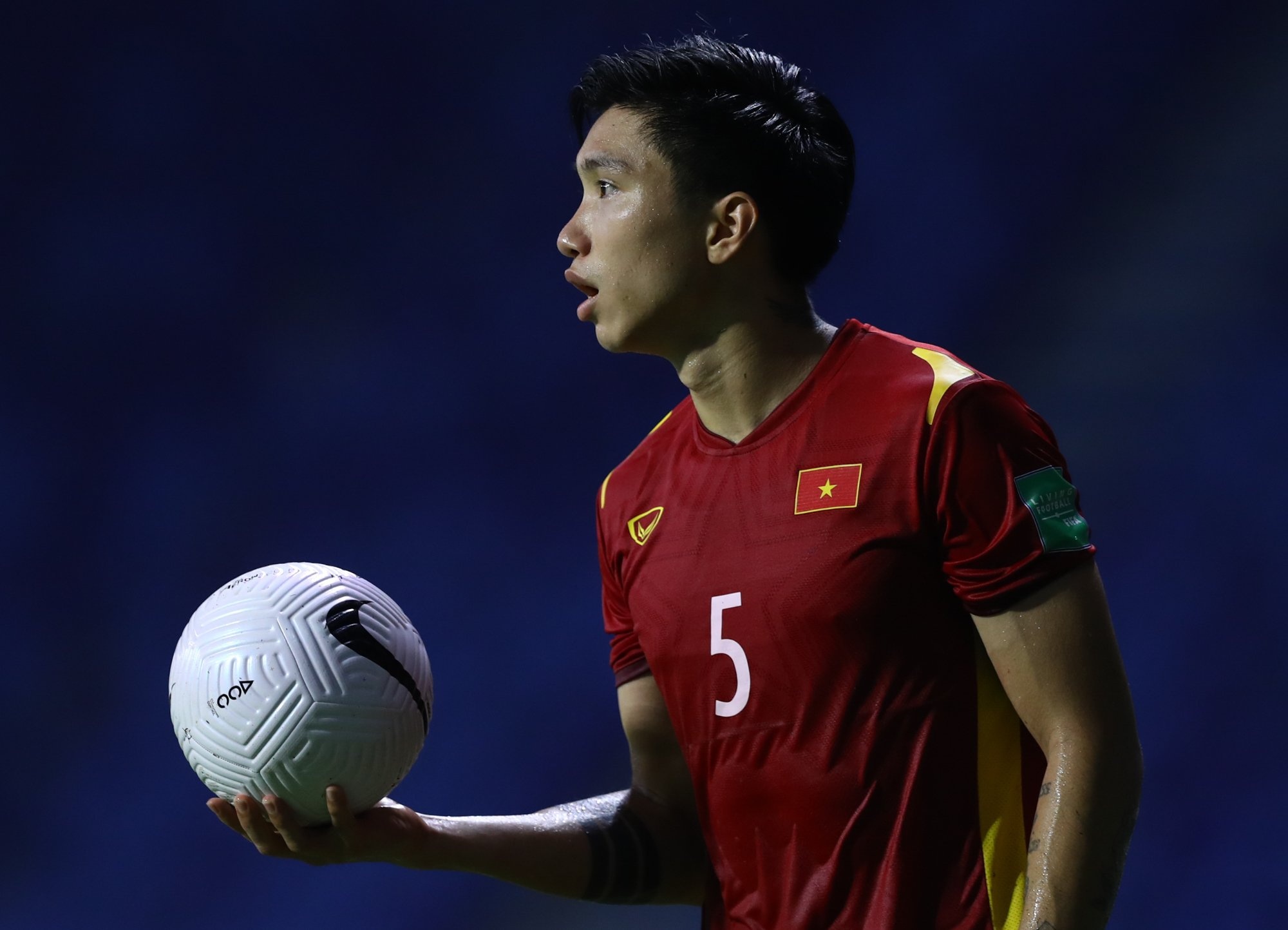 Vi sao cau thu CLB Ha Noi sa sut tren tuyen? hinh anh