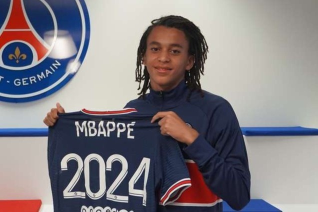 PSG gia han hop dong voi em trai Mbappe hinh anh