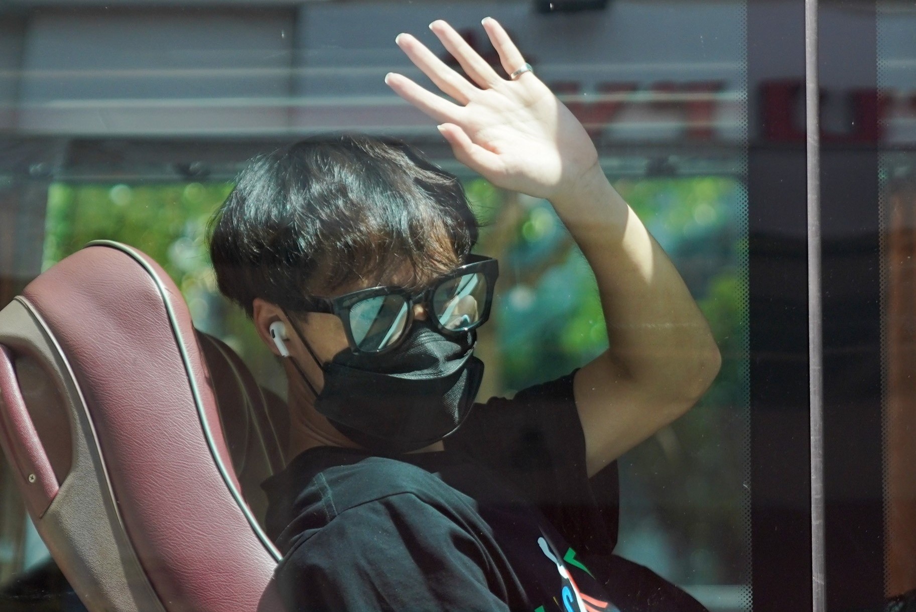 Tuyen Viet Nam hoan tat cach ly y te, tro ve cung gia dinh hinh anh