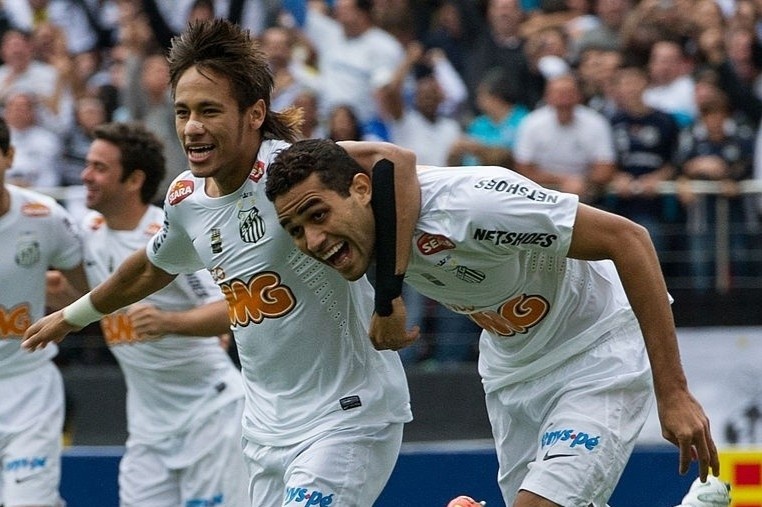 Dong doi cu Neymar va 4 sao nhap tich cua Trung Quoc hinh anh