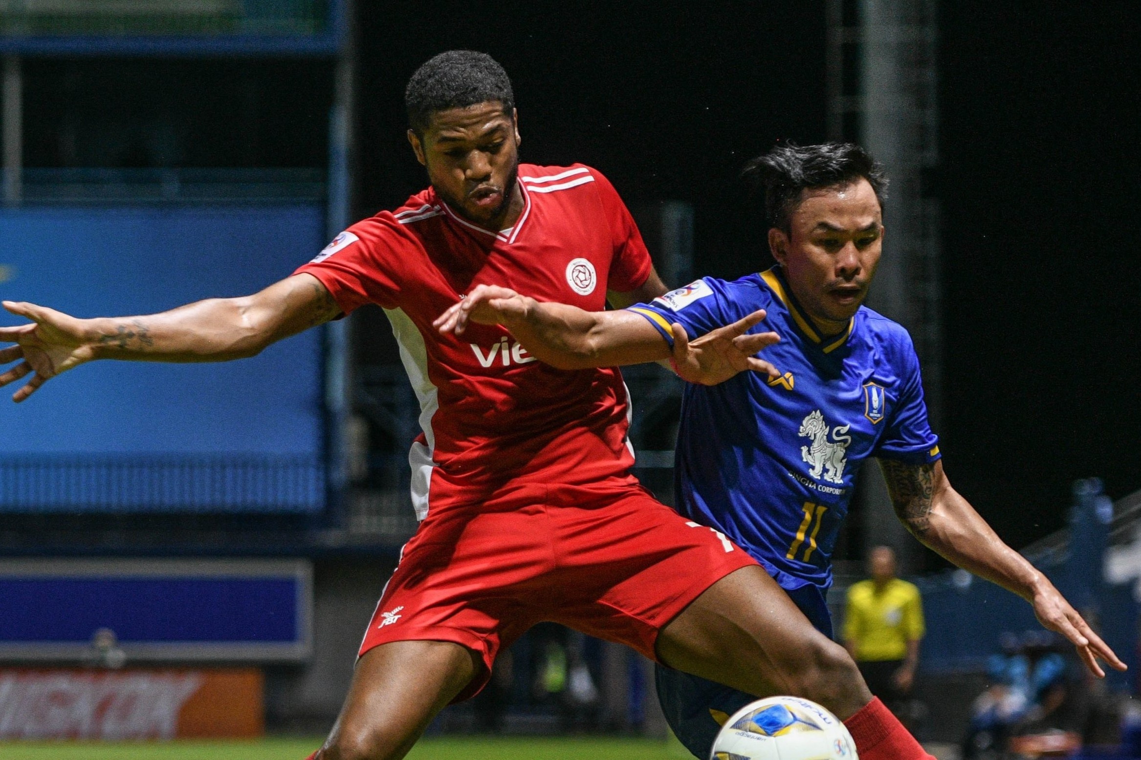 HLV Gede lac quan du that bai truoc nha vo dich Thai Lan hinh anh