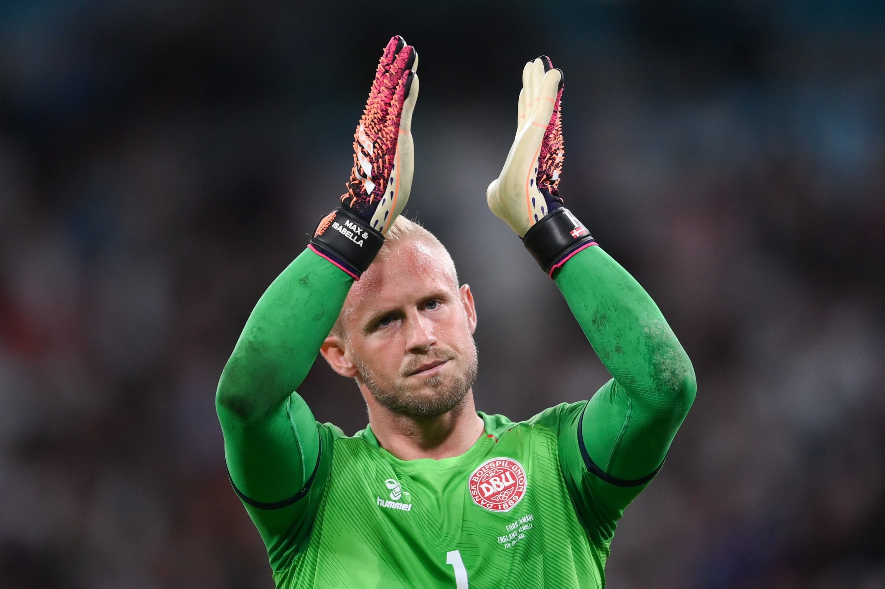 Schmeichel toa sang trong ngay Dan Mach ket thuc chuyen co tich hinh anh