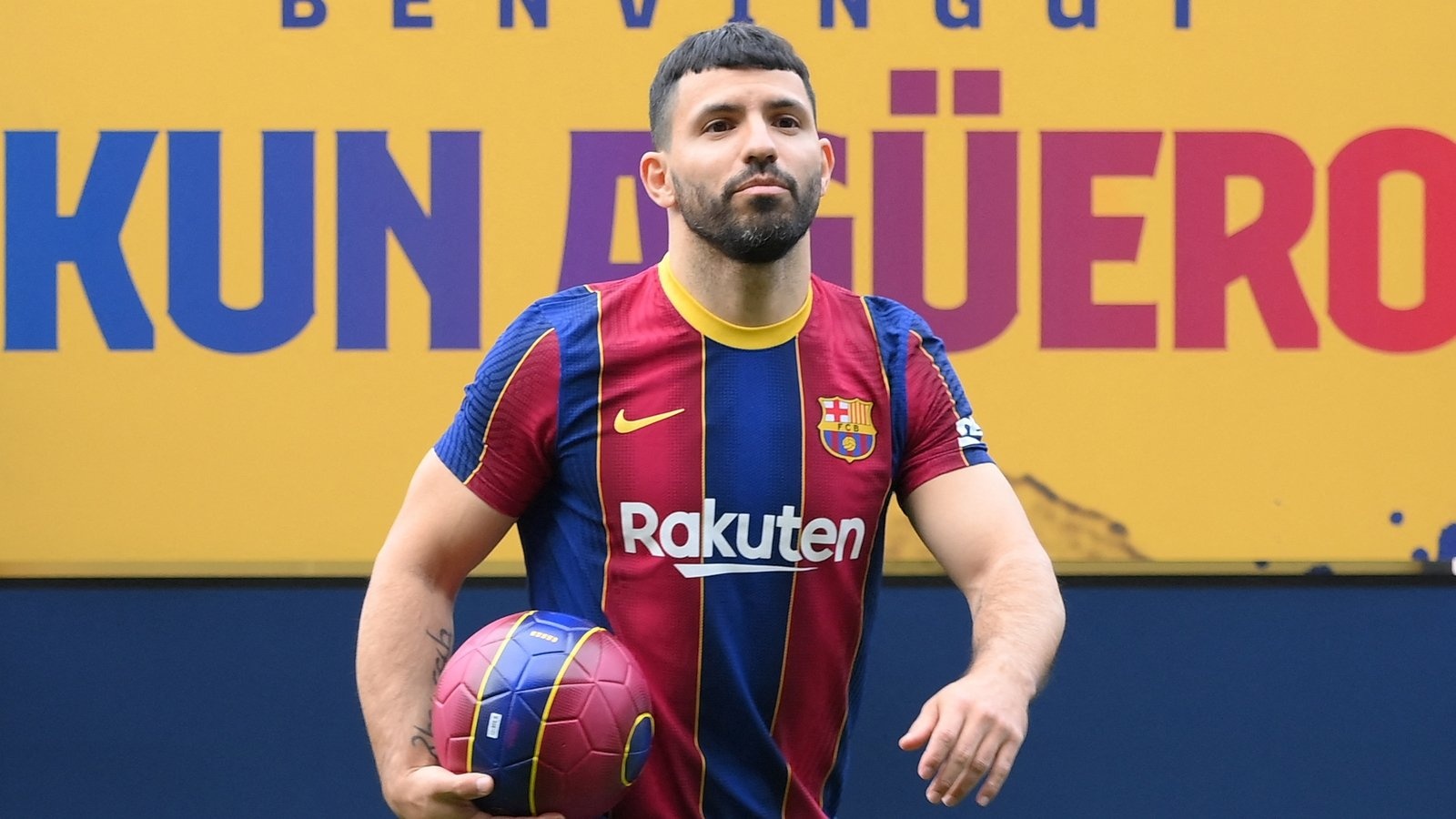 aguero muon roi barca anh 1