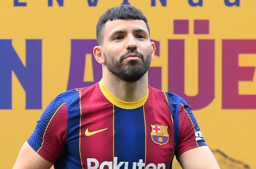 Aguero gian du va muon roi Barca ngay sau khi Messi ra di hinh anh
