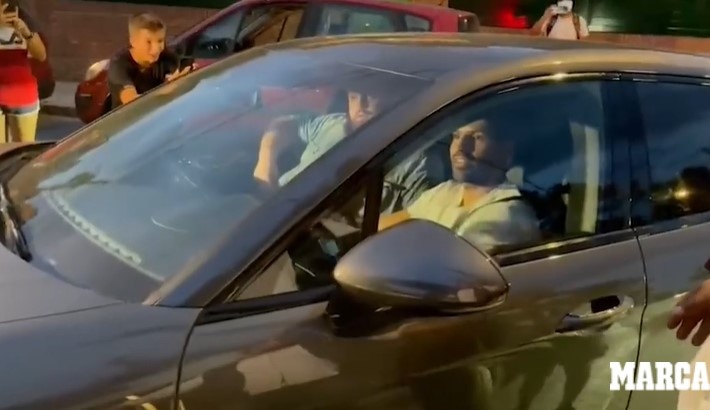 messi to chuc tiec chia tay anh 1