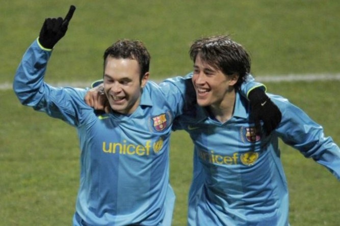 Iniesta hoi ngo dong doi cu o Vissel Kobe hinh anh