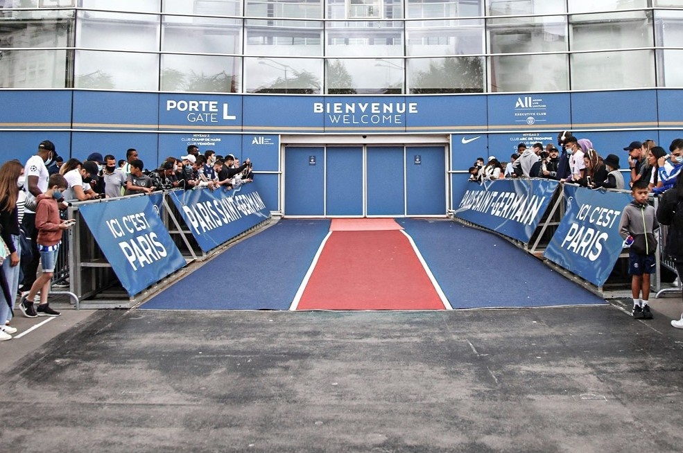 Co dong vien PSG xep hang cho don Messi hinh anh